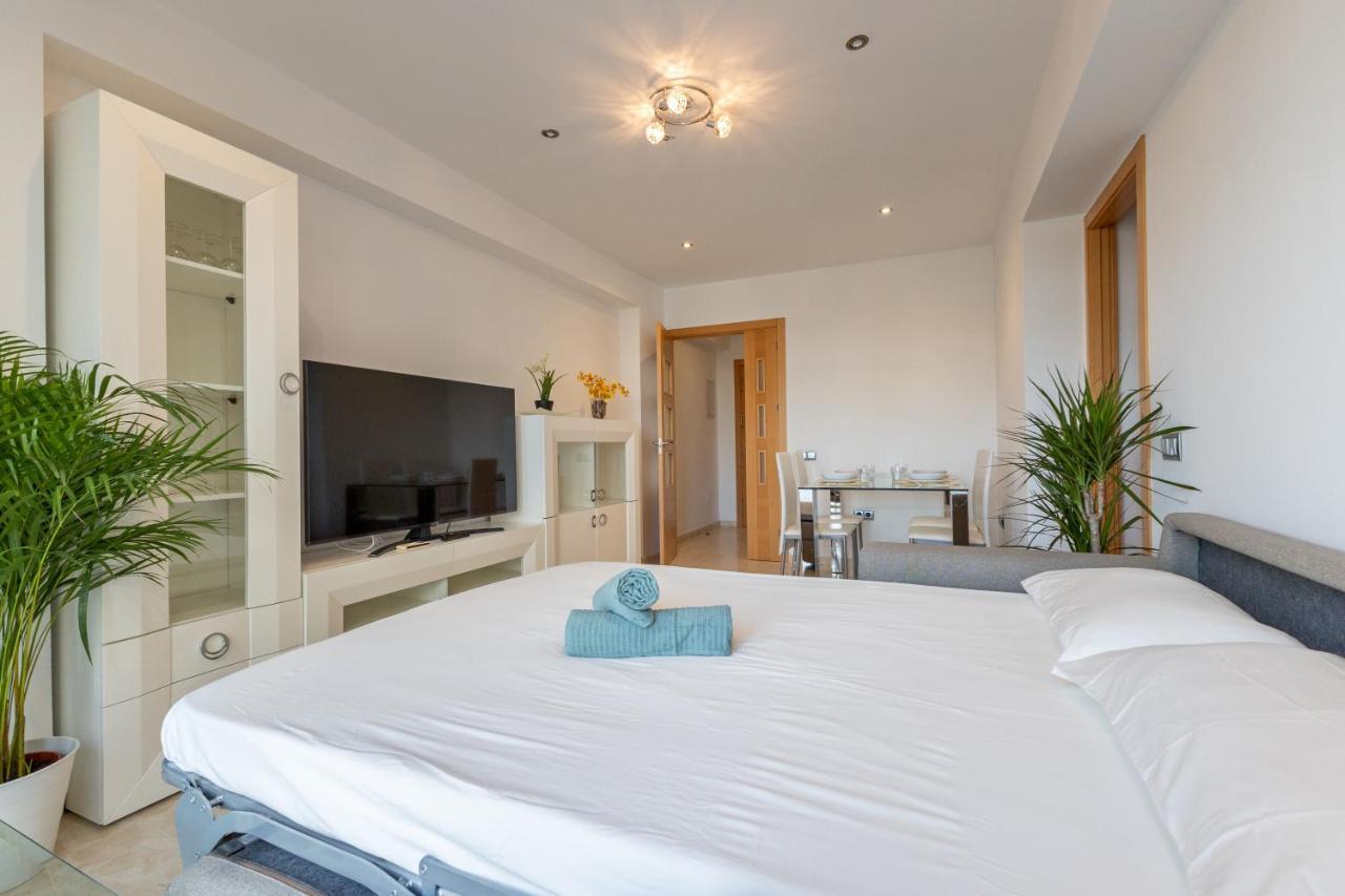 Charming 3 Bedroom Apartment At Triana Center By Oui Севілья Екстер'єр фото
