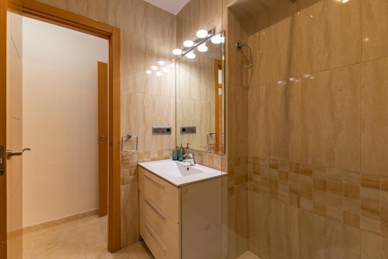 Charming 3 Bedroom Apartment At Triana Center By Oui Севілья Екстер'єр фото