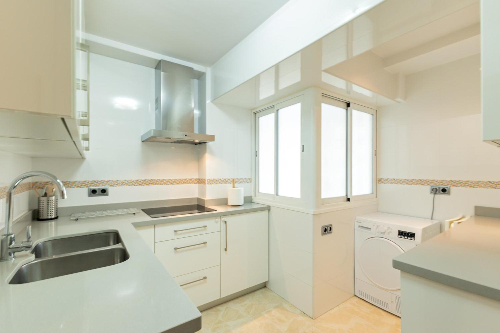 Charming 3 Bedroom Apartment At Triana Center By Oui Севілья Екстер'єр фото